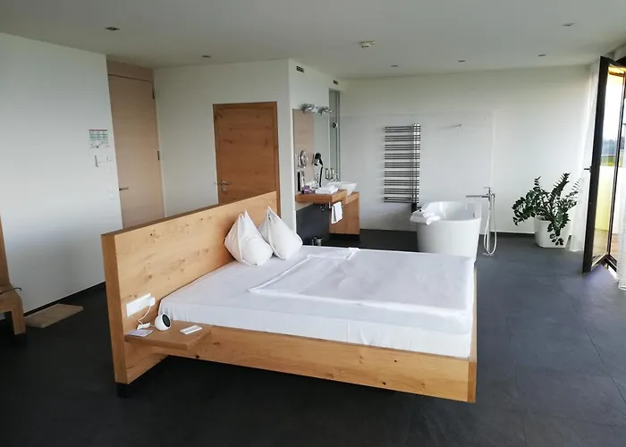 Aviva - Fuer Singles & Alleinreisende ホテル Afiesl